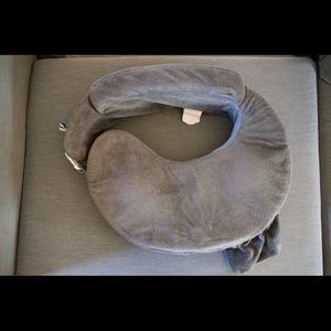 My brest friend deluxe nursing pillow